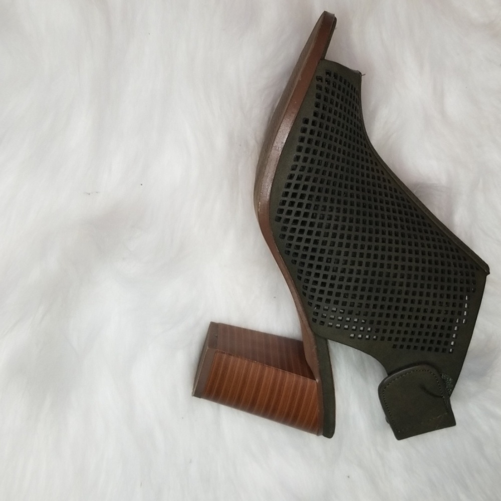 Open toes mules